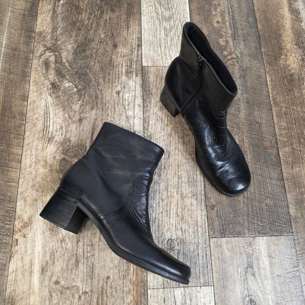 Vintage 90s Black Boots Leather Block Heel Women's 10  Dark Academia Minimalist